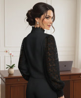 Comprar blusa social feminina renda  preto para looks sofisticados no trabalho ou eventos barato AMARO
